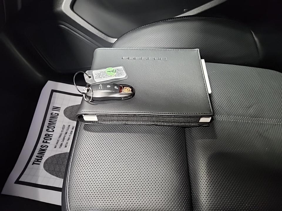 2025 Porsche Macan Base AWD