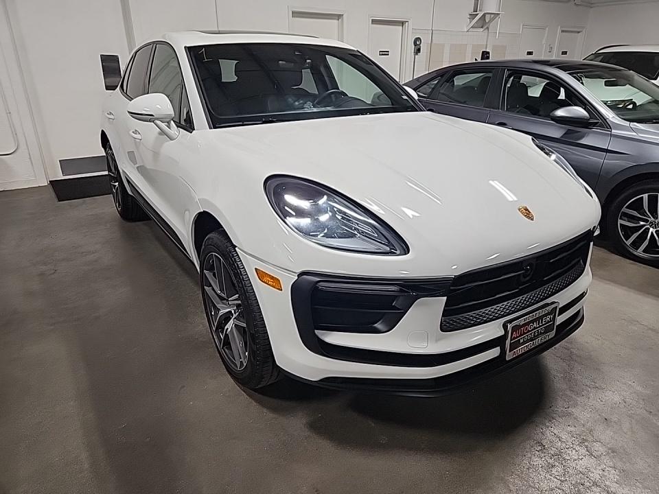 2025 Porsche Macan Base AWD