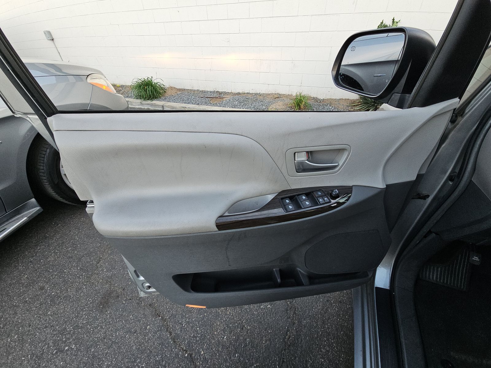 2016 Toyota Sienna XLE FWD