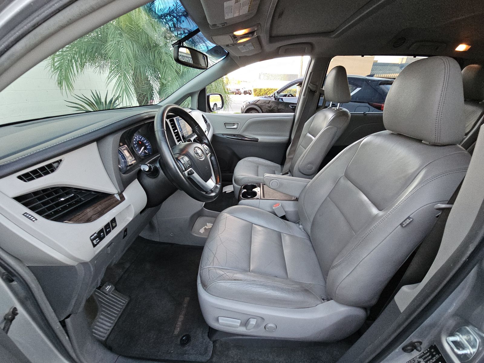 2016 Toyota Sienna XLE FWD