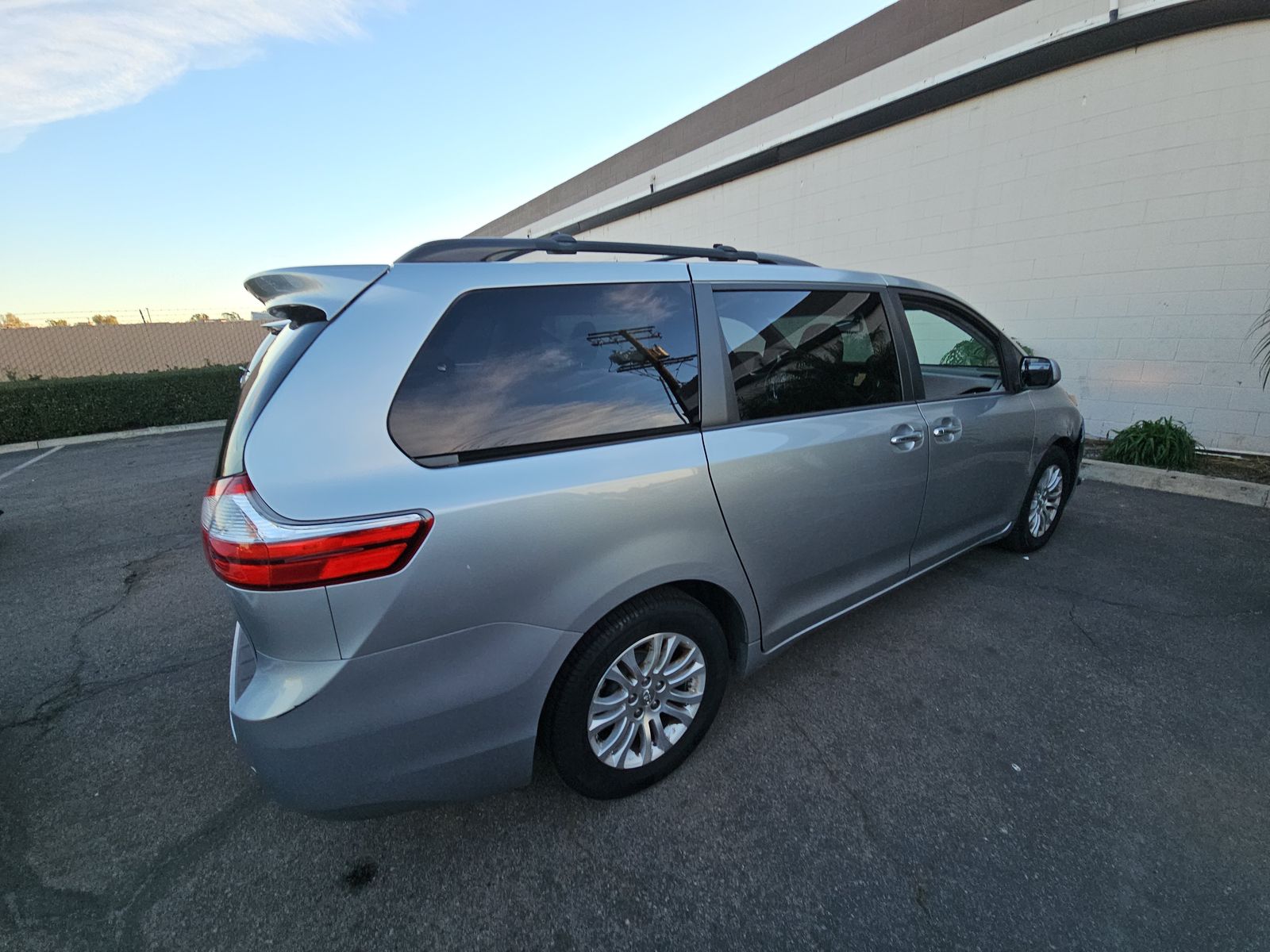 2016 Toyota Sienna XLE FWD
