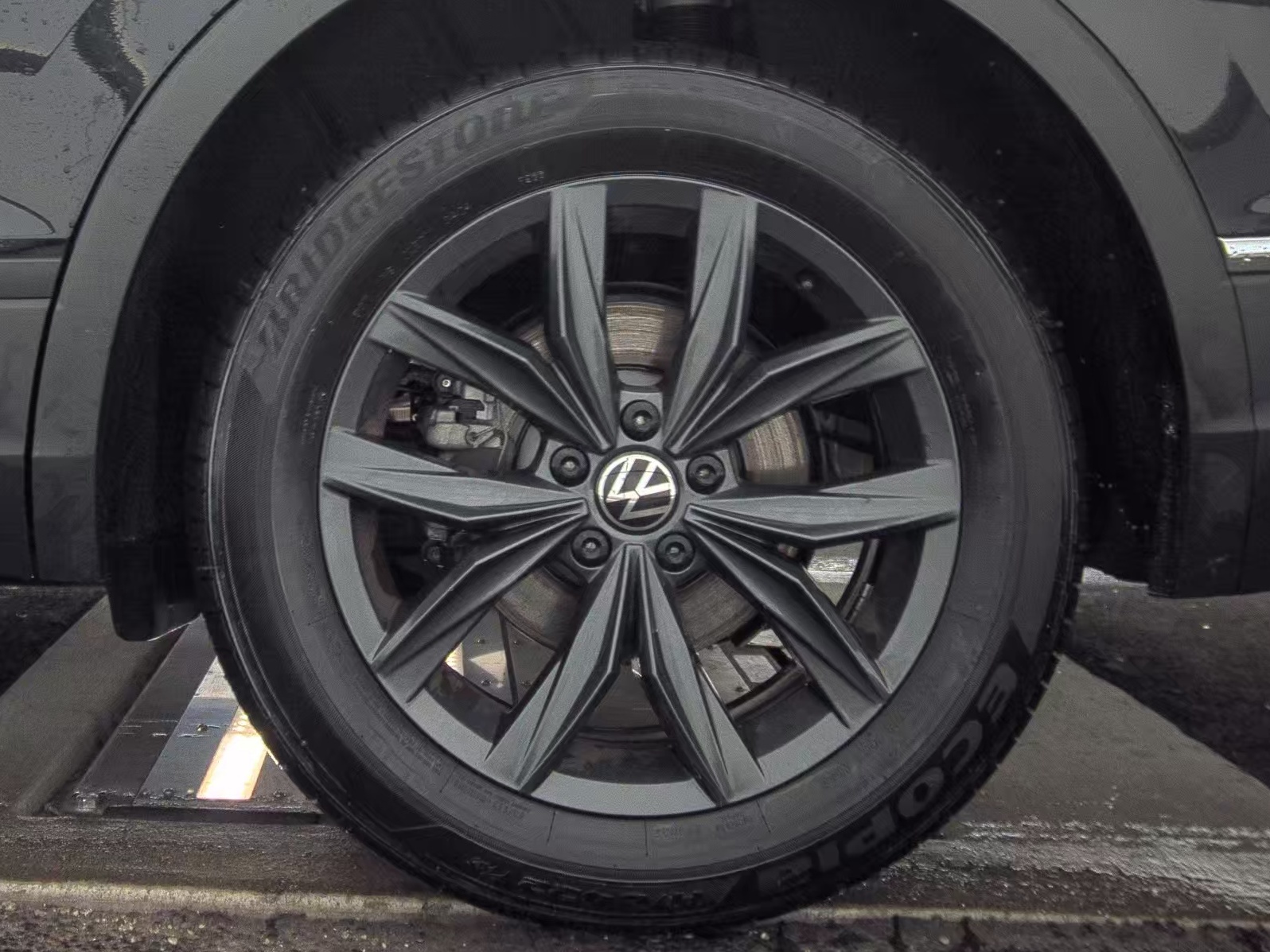 2024 Volkswagen Tiguan 2.0T SE FWD