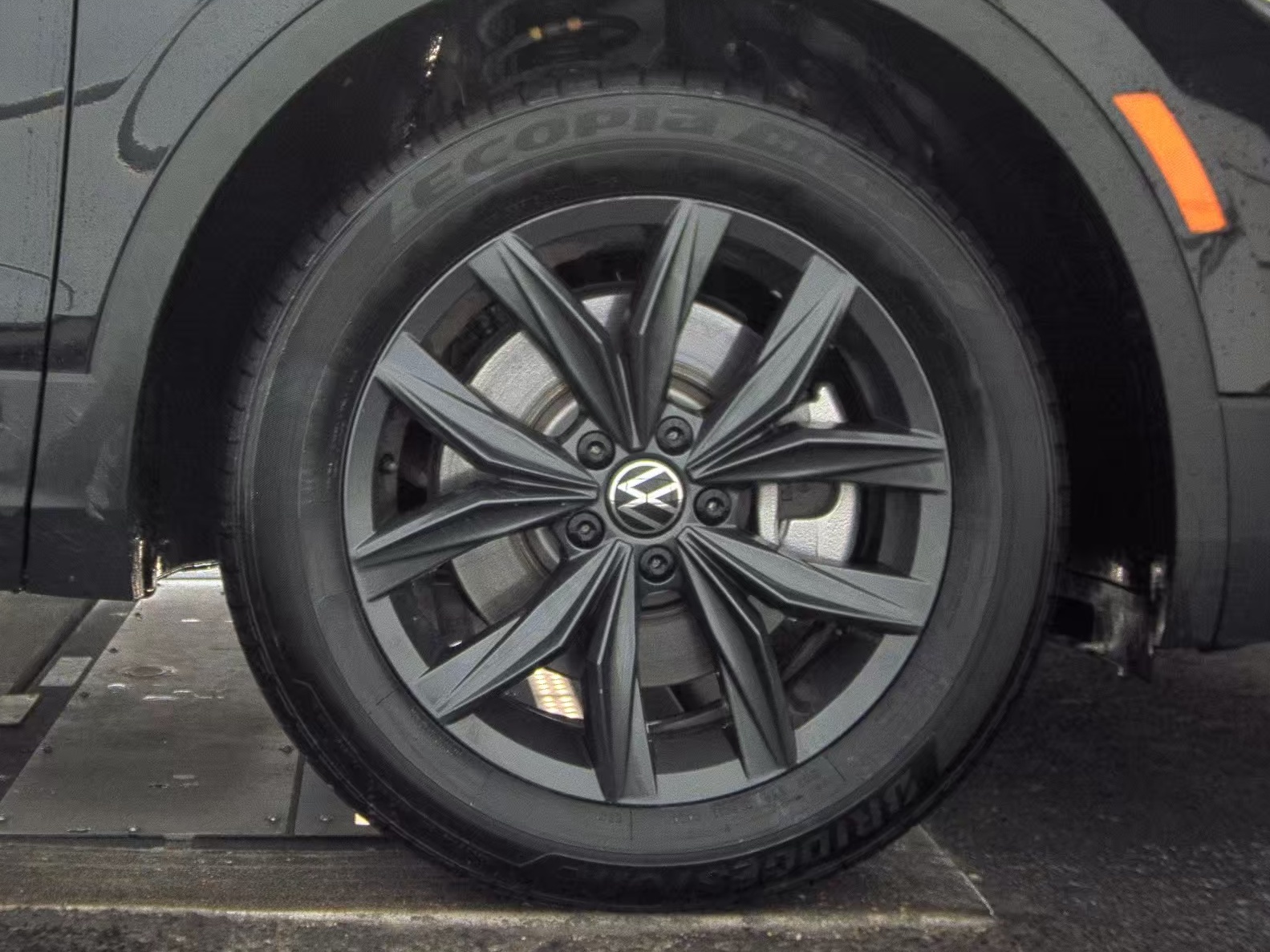 2024 Volkswagen Tiguan 2.0T SE FWD