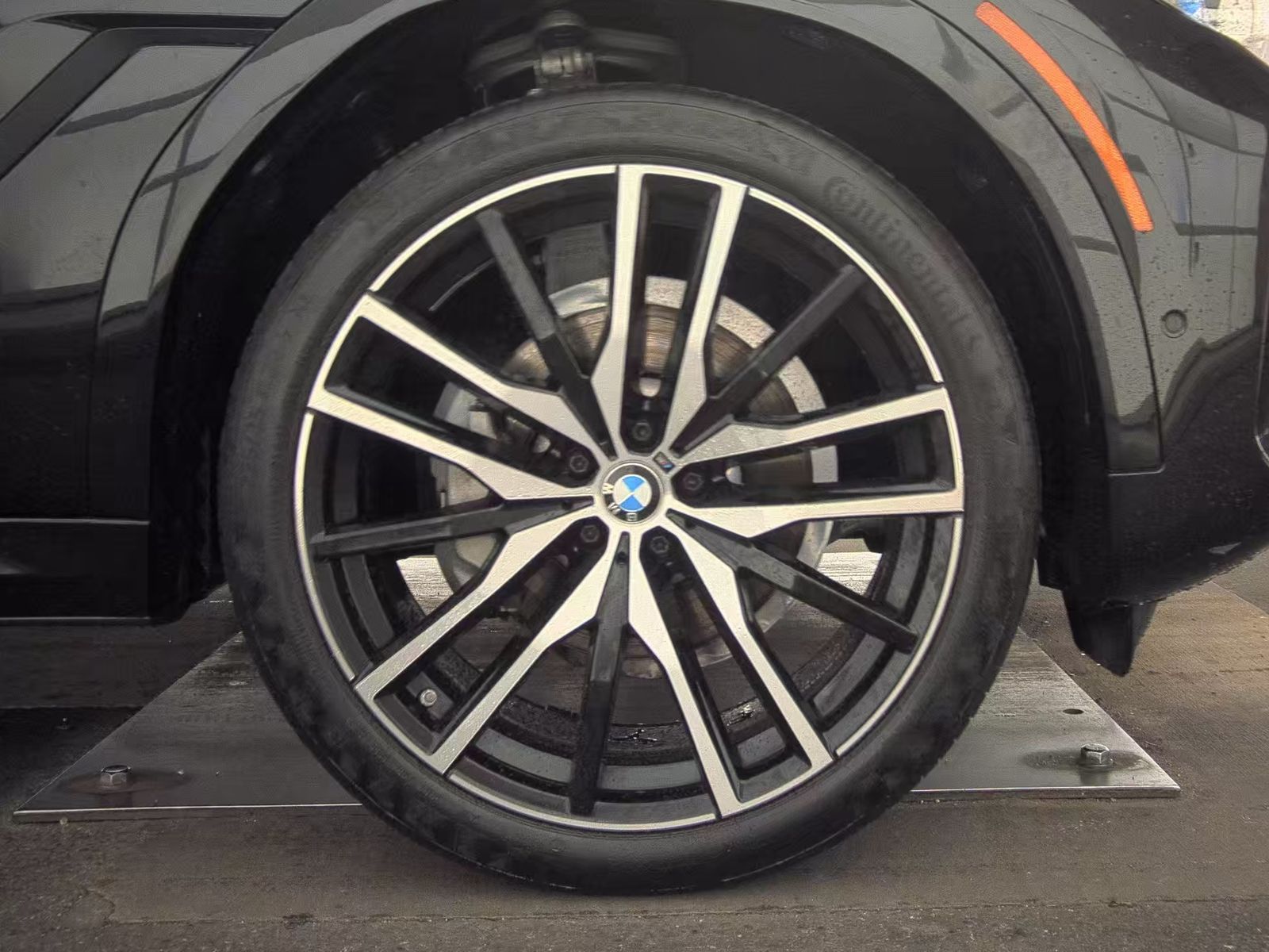 2023 BMW X6 xDrive40i AWD