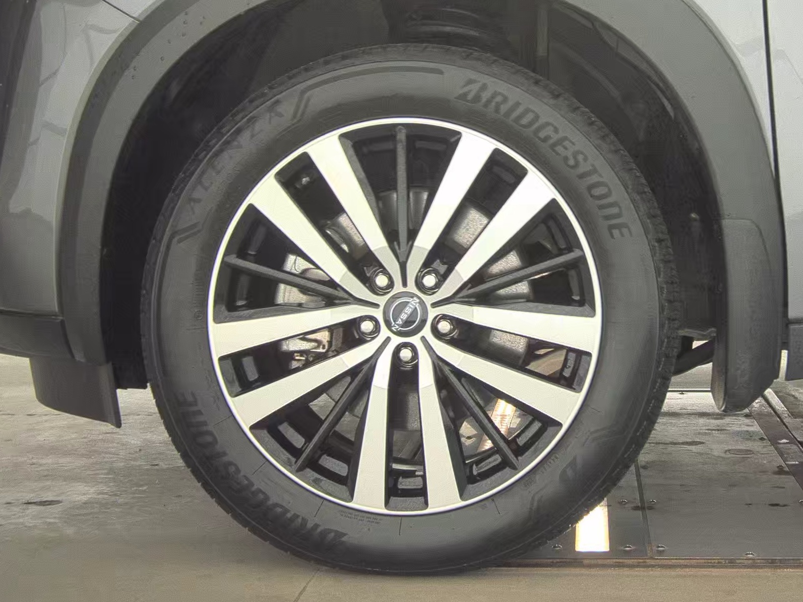 2023 Nissan Pathfinder Platinum AWD