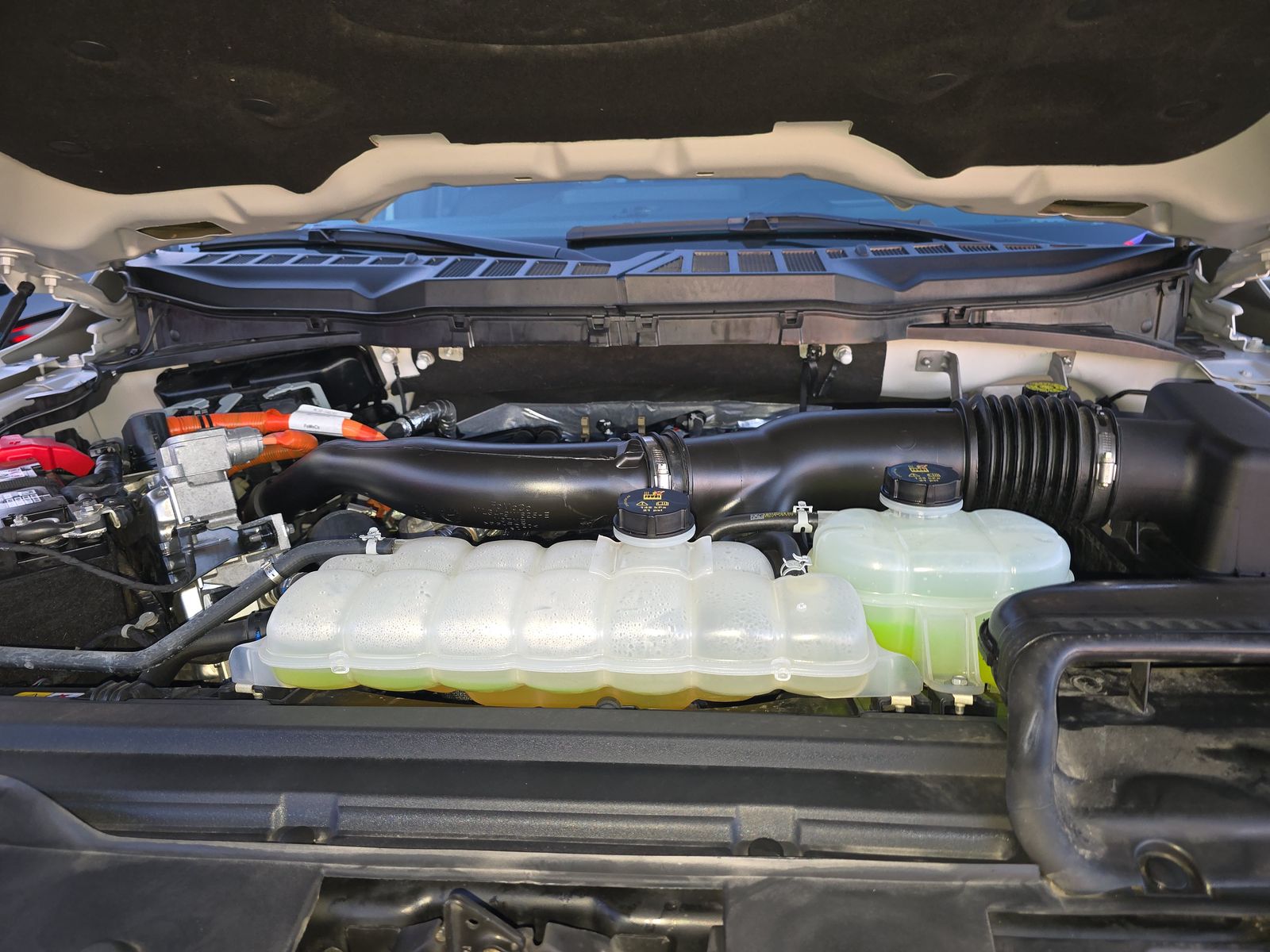 2025 Ford F-150 Hybrid Lariat AWD