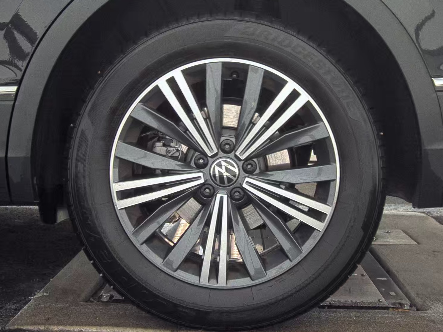 2024 Volkswagen Tiguan 2.0T Wolfsburg Edition FWD