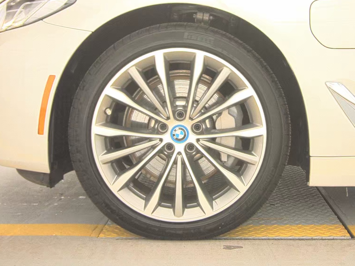 2022 BMW 5 Series 530e xDrive AWD