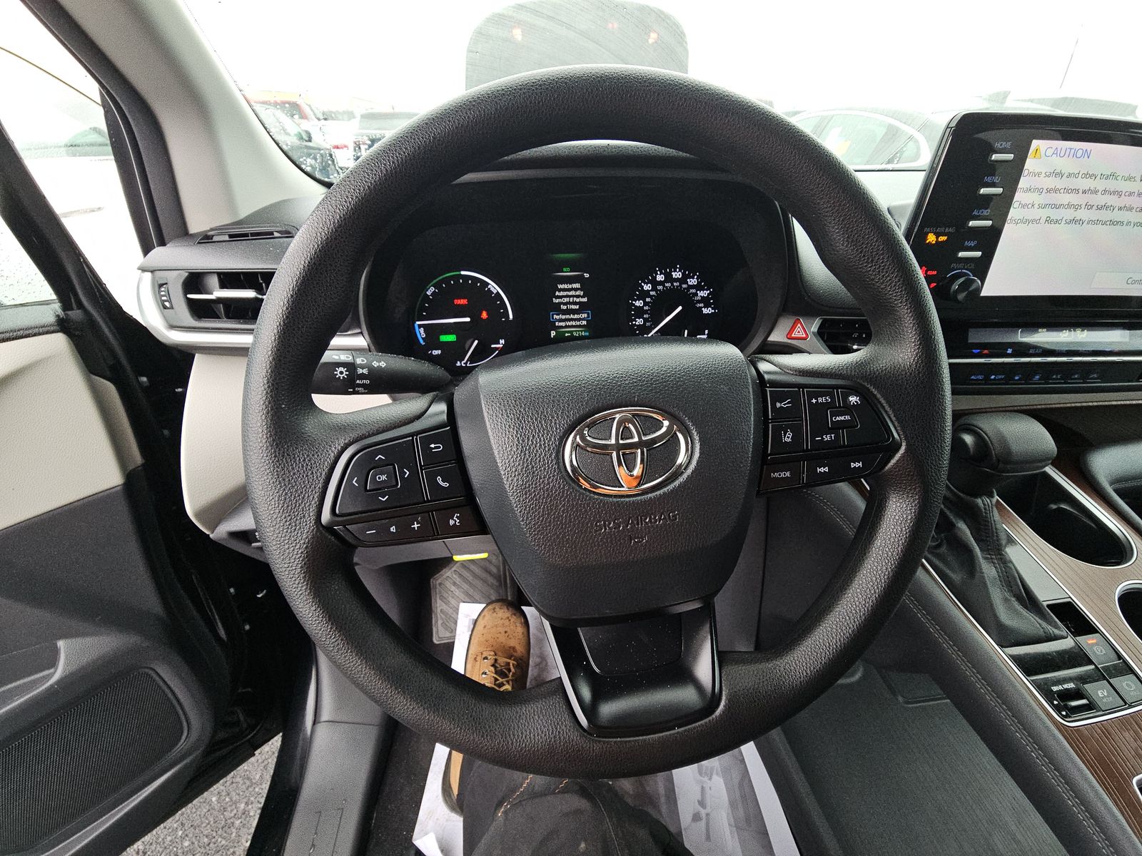 2024 Toyota Sienna LE FWD
