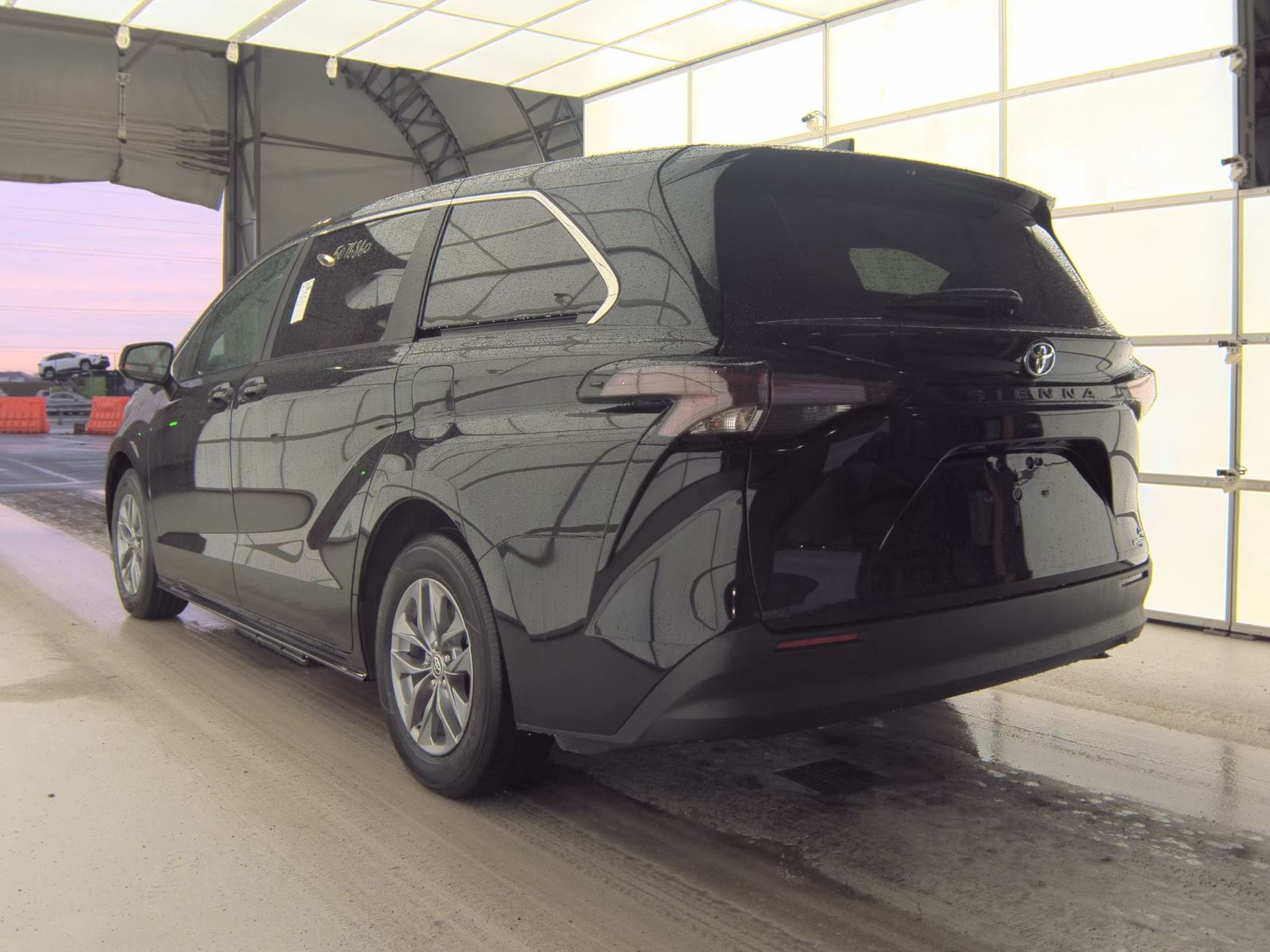 2024 Toyota Sienna LE FWD