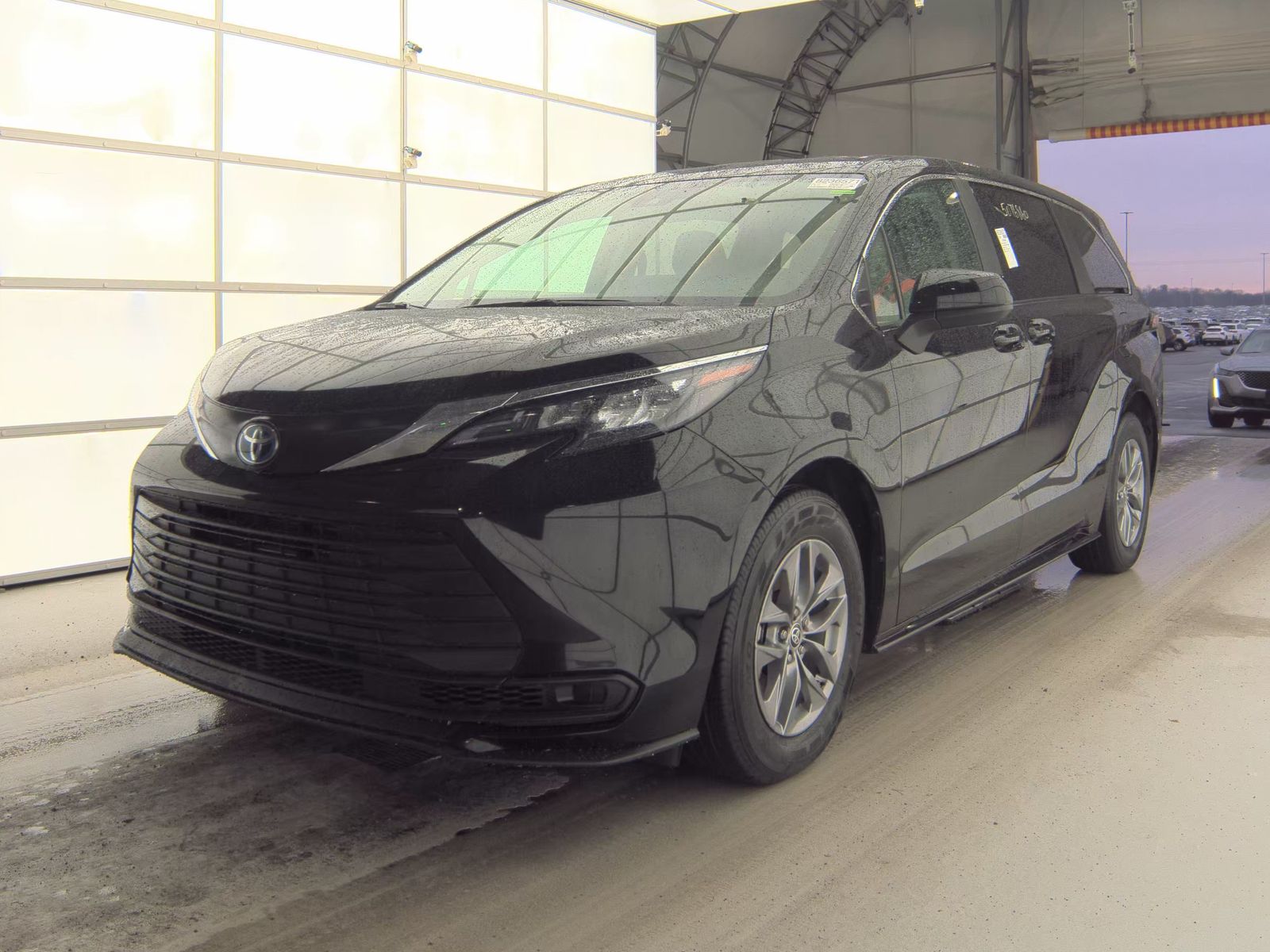 2024 Toyota Sienna LE FWD