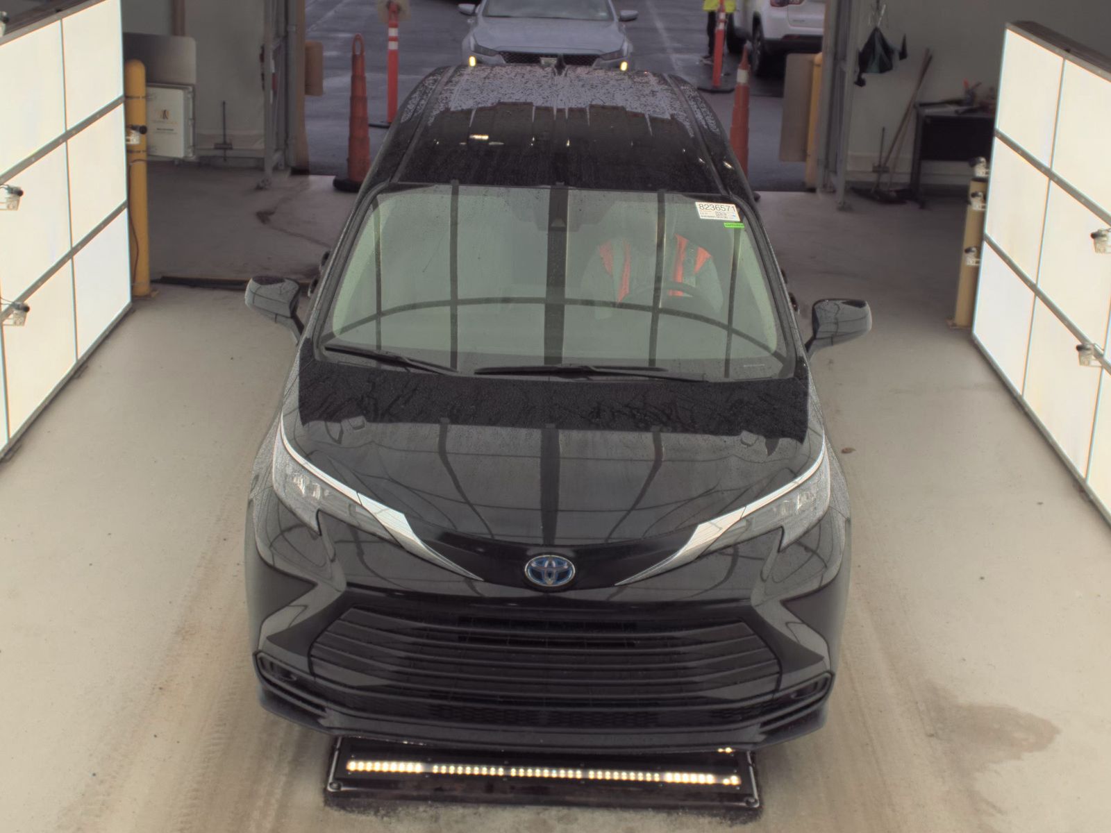 2024 Toyota Sienna LE FWD