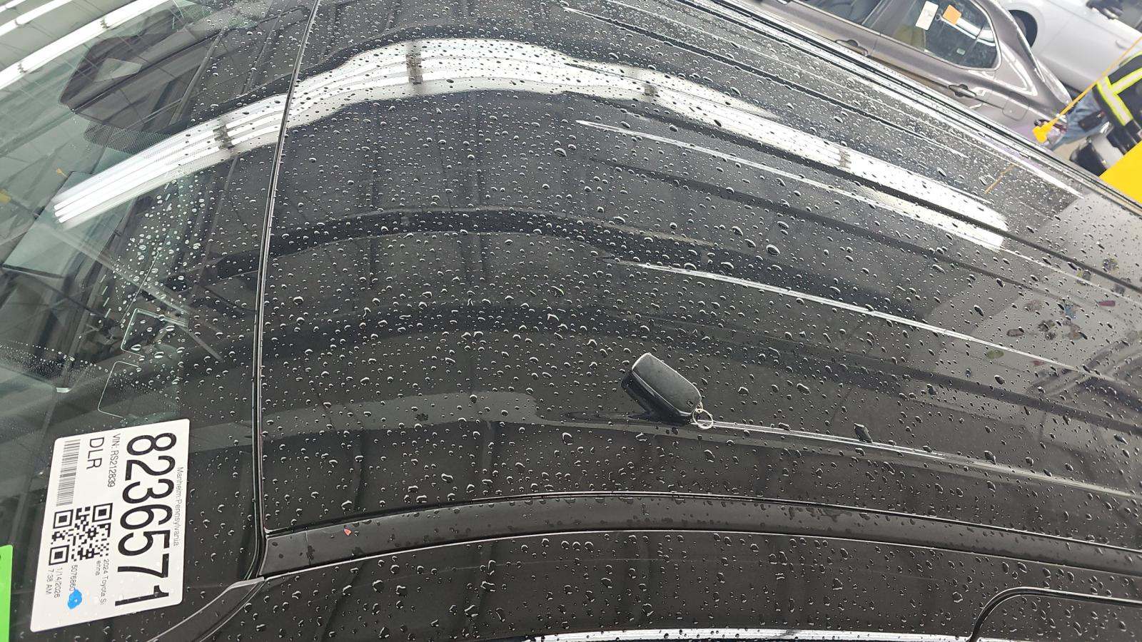 2024 Toyota Sienna LE FWD