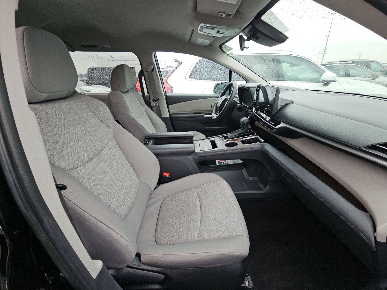 2024 Toyota Sienna LE FWD