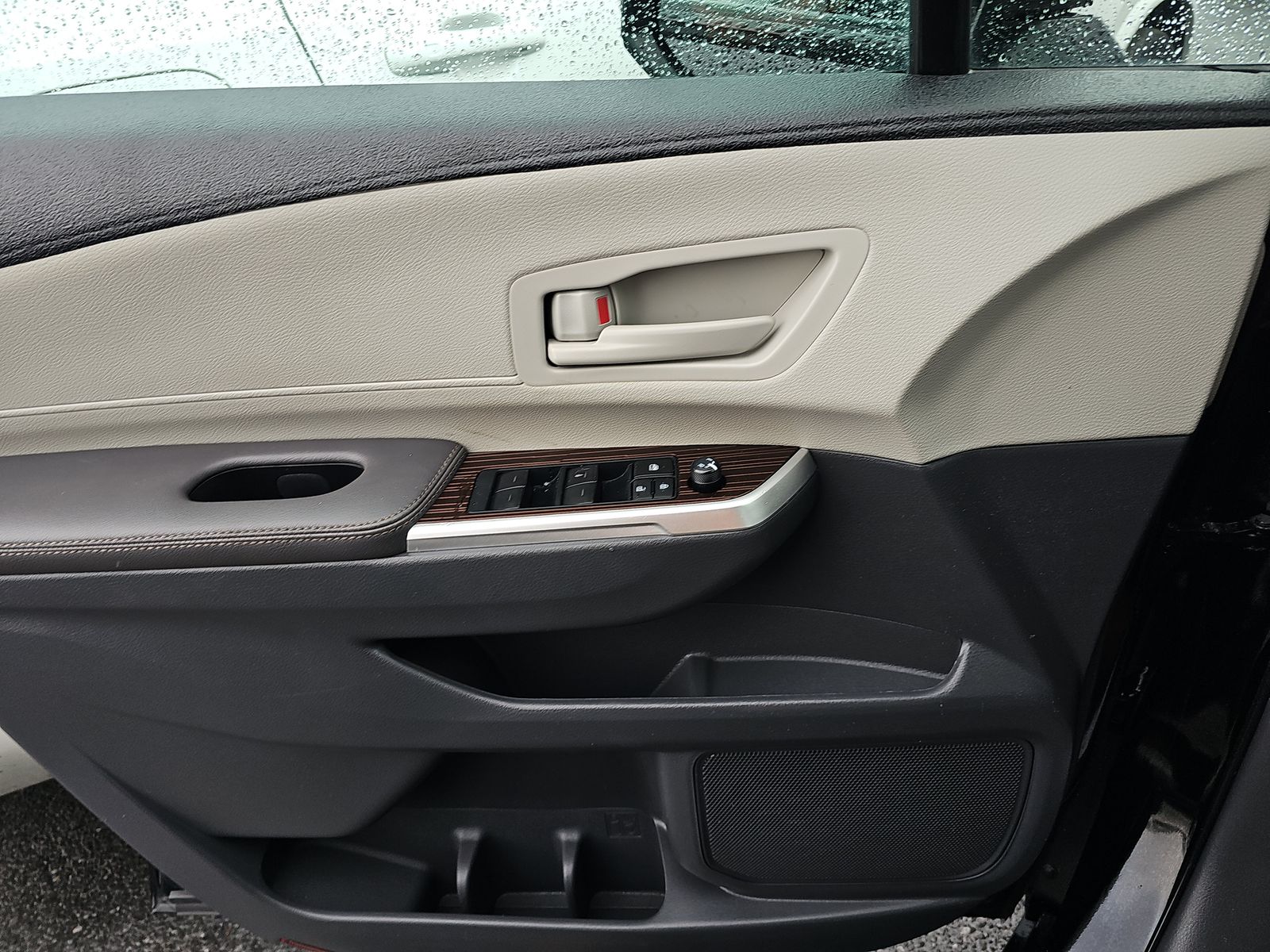 2024 Toyota Sienna LE FWD