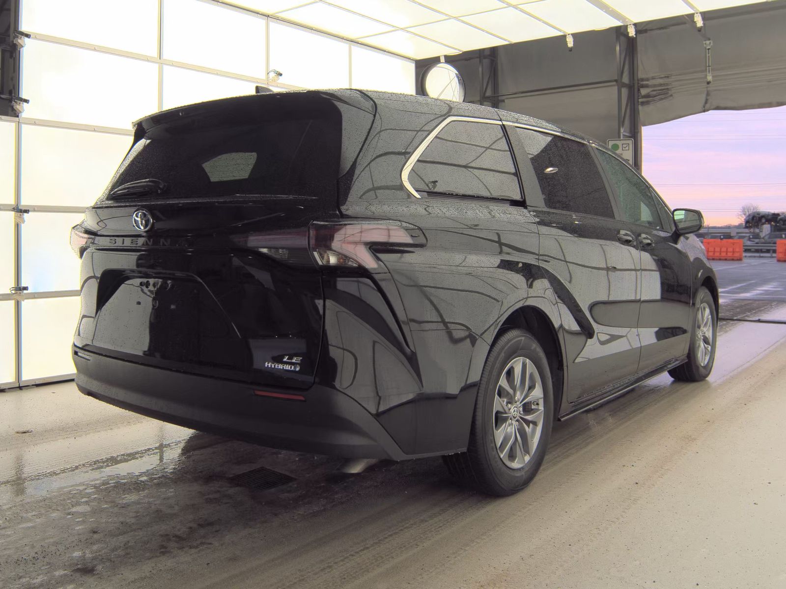 2024 Toyota Sienna LE FWD