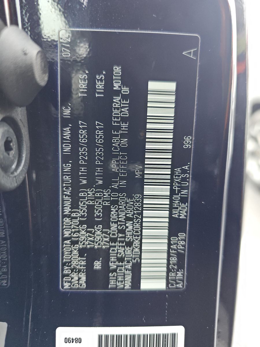 2024 Toyota Sienna LE FWD