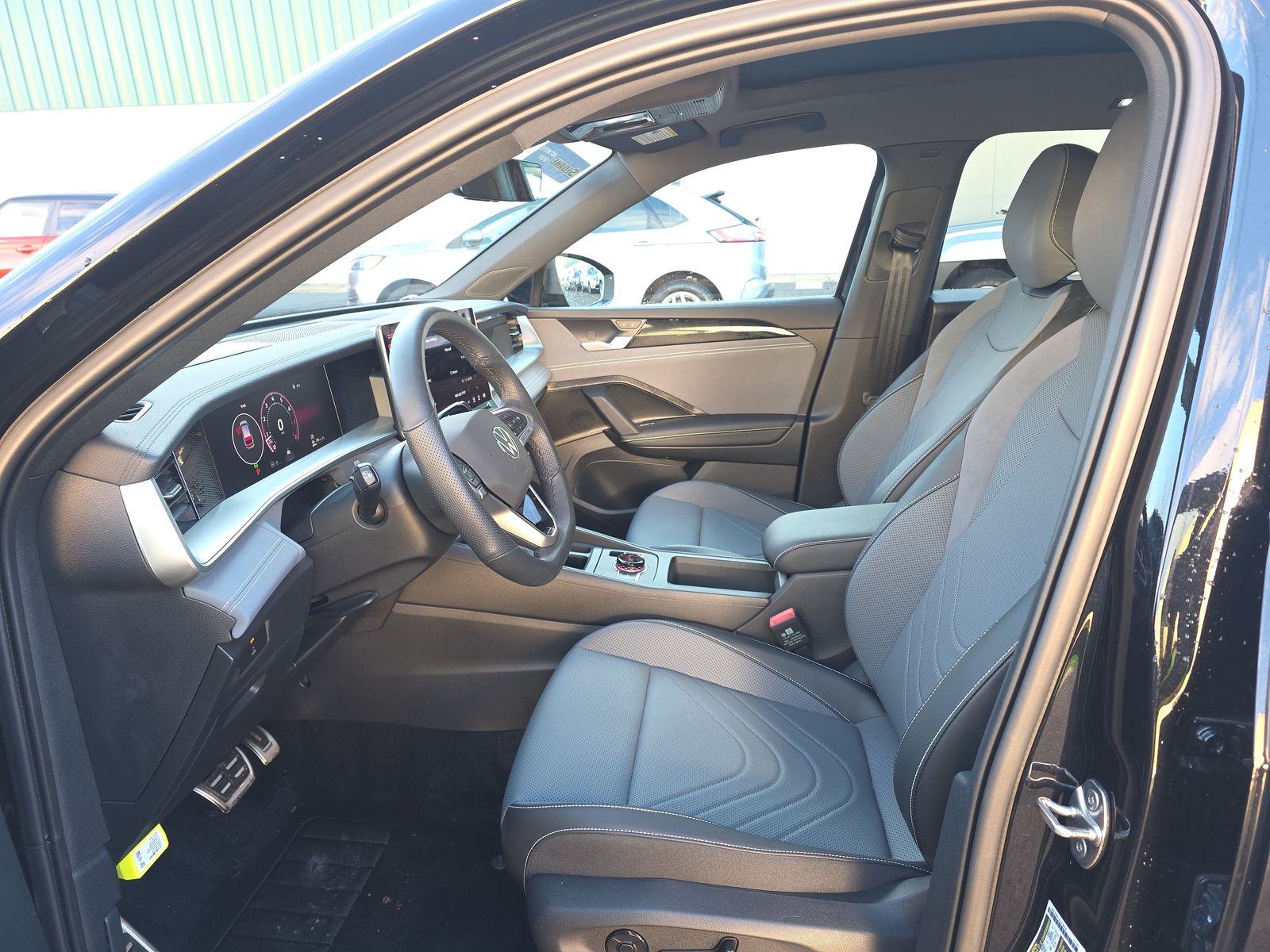 2025 Volkswagen Tiguan 2.0T SE R-Line Black AWD