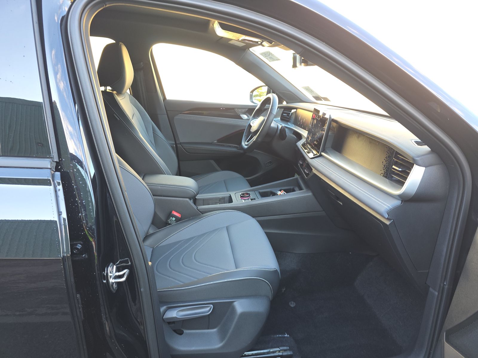 2025 Volkswagen Tiguan 2.0T SE R-Line Black AWD