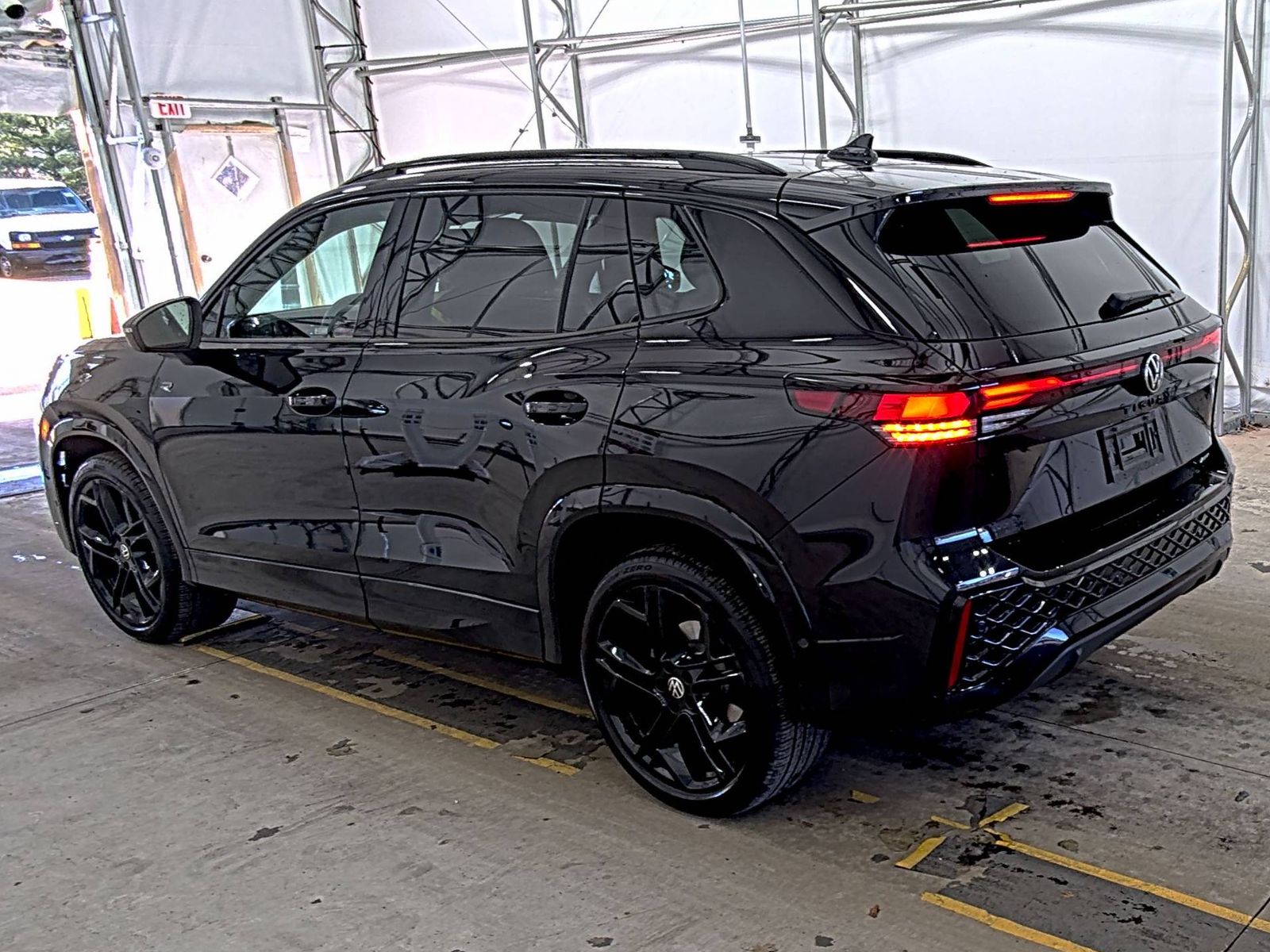 2025 Volkswagen Tiguan 2.0T SE R-Line Black AWD