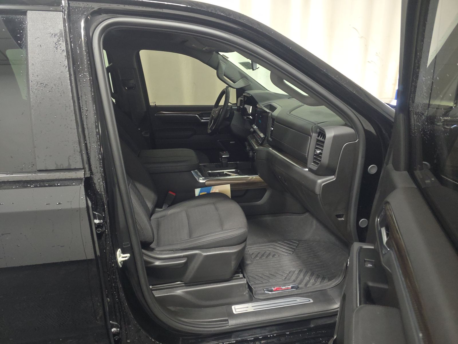 2025 Chevrolet Silverado 1500 RST AWD