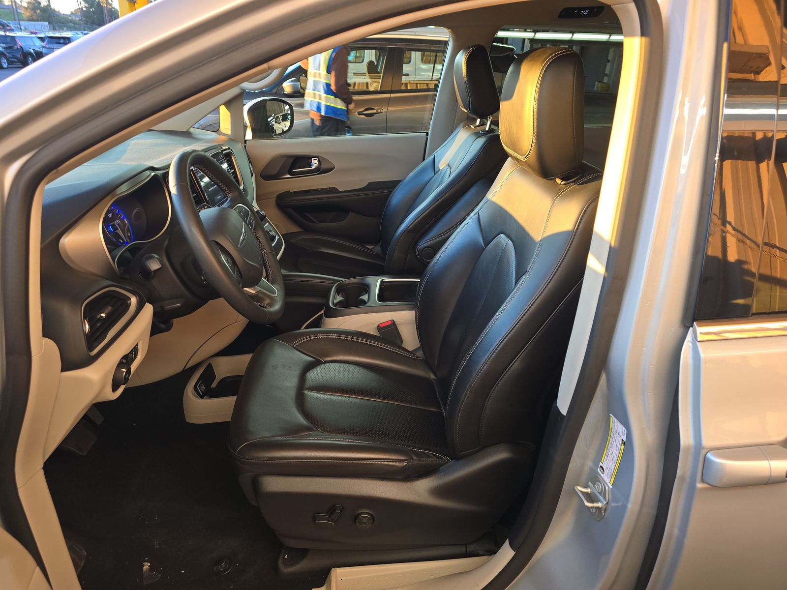 2023 Chrysler Pacifica Touring L FWD