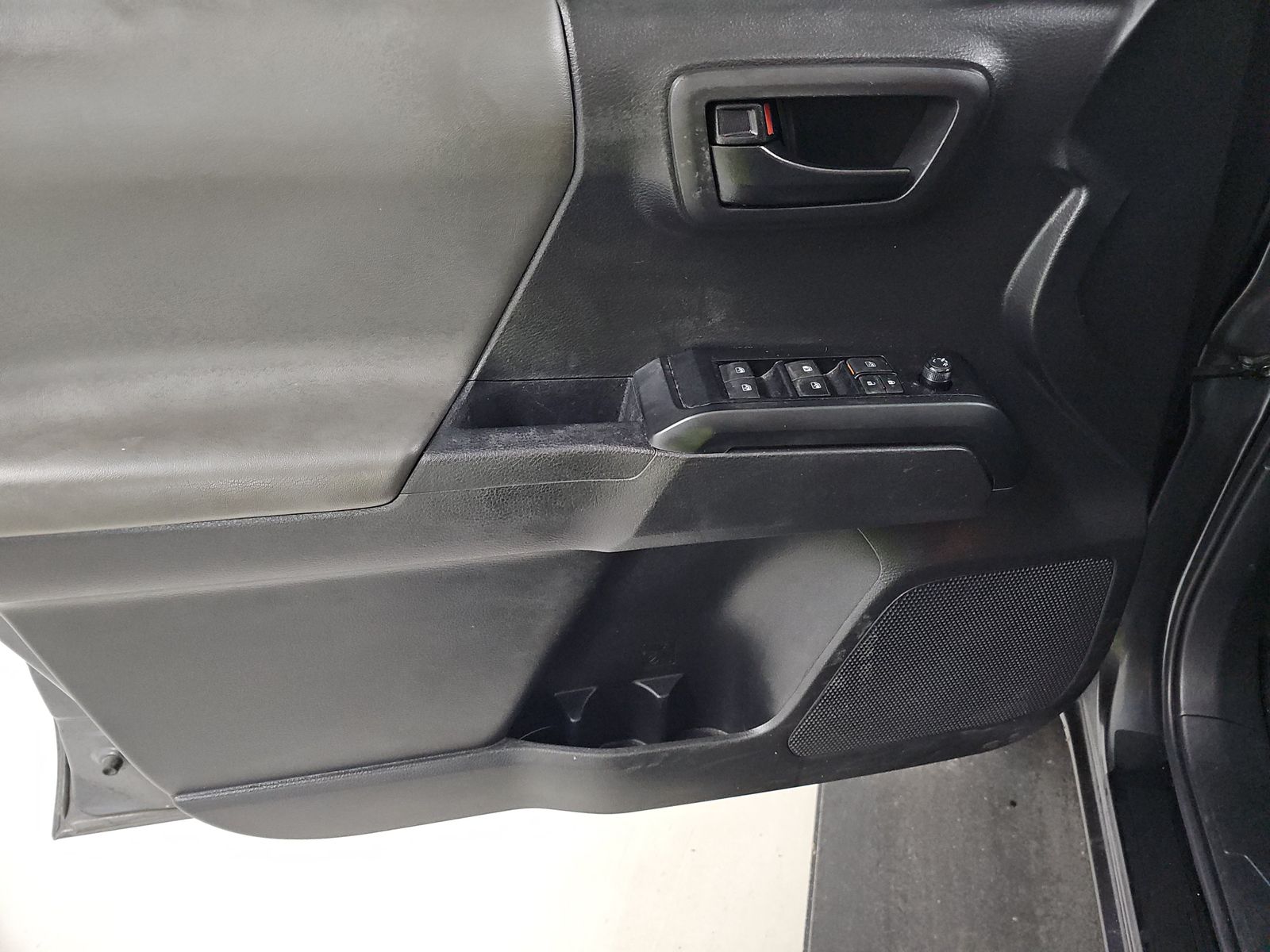 2022 Toyota Tacoma SR AWD