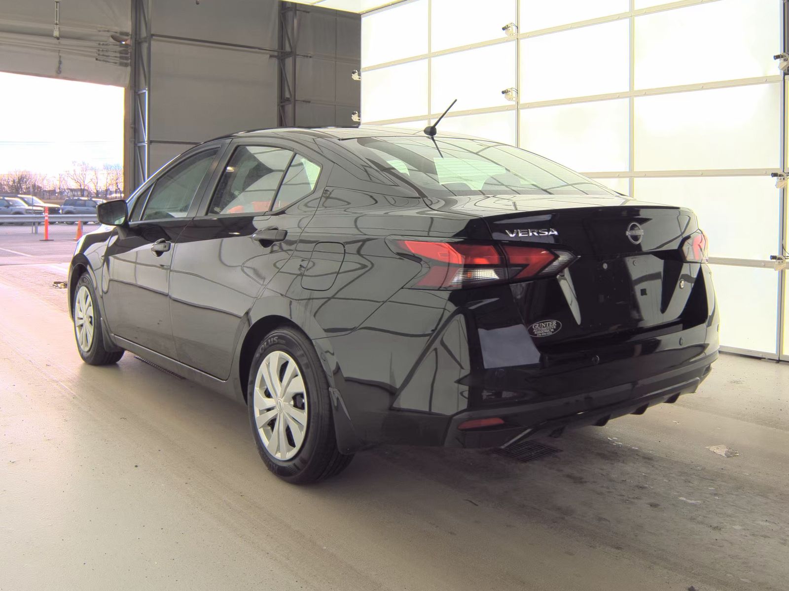 NISSAN VERSA - 9