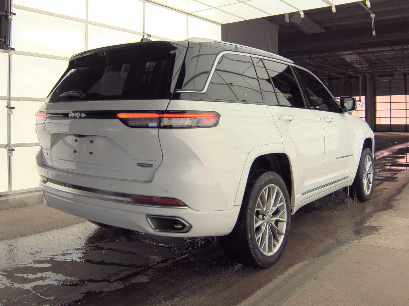 2023 Jeep Grand Cherokee Summit AWD