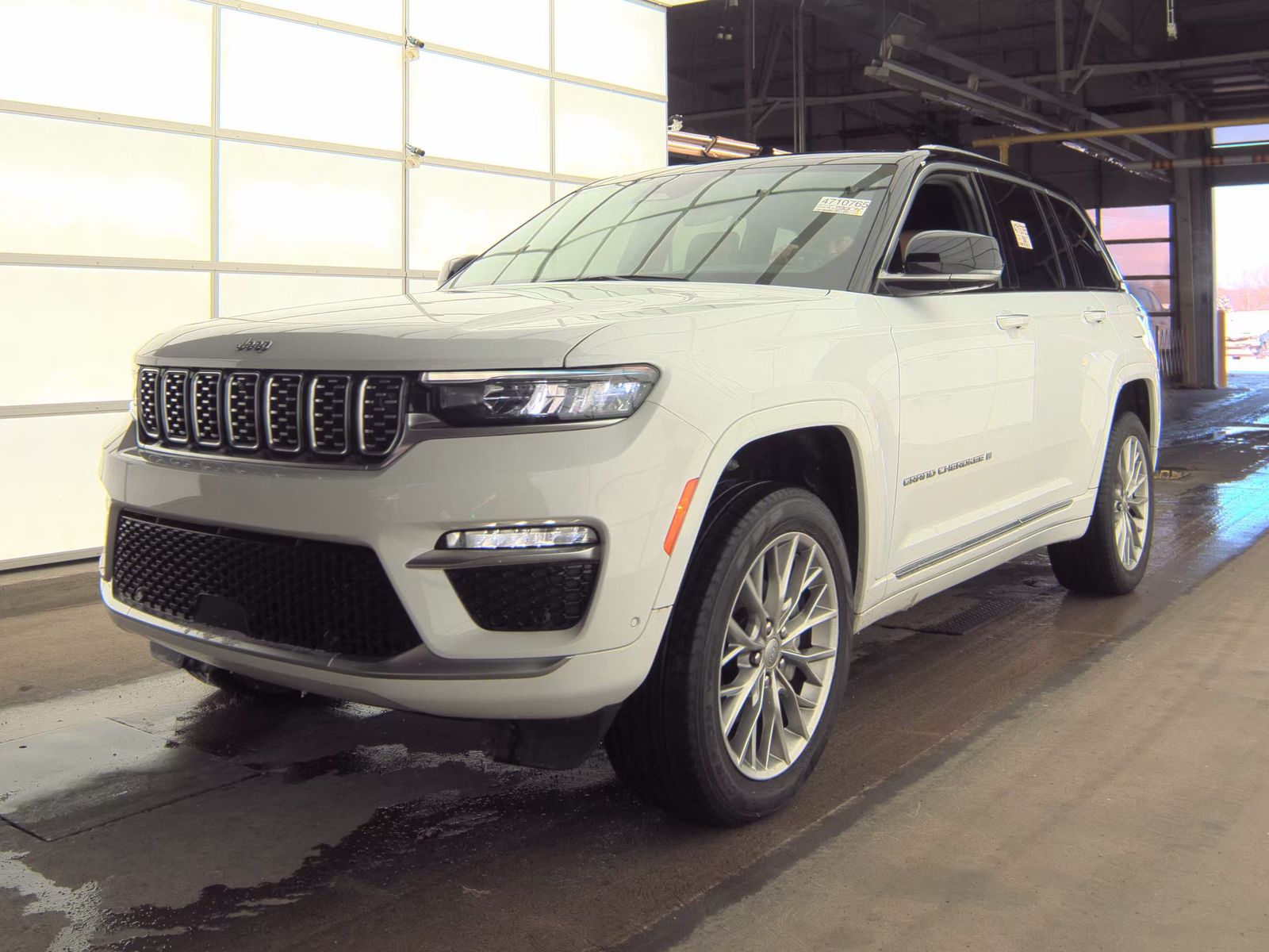 2023 Jeep Grand Cherokee Summit AWD