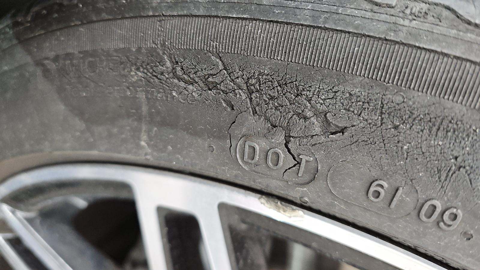 2023 Porsche Macan Base AWD