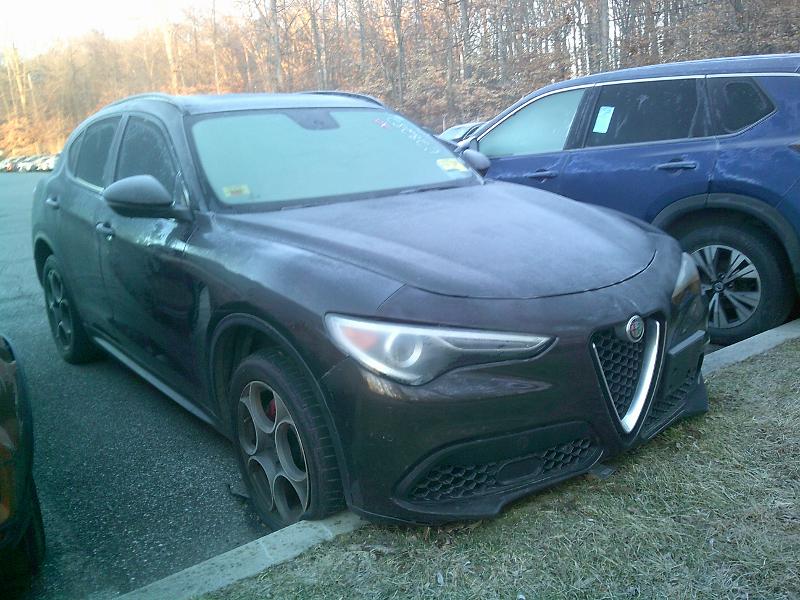 2018 Alfa Romeo Stelvio Sport