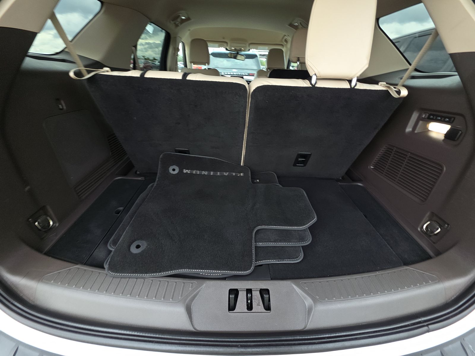 2023 Ford Explorer Hybrid Platinum AWD