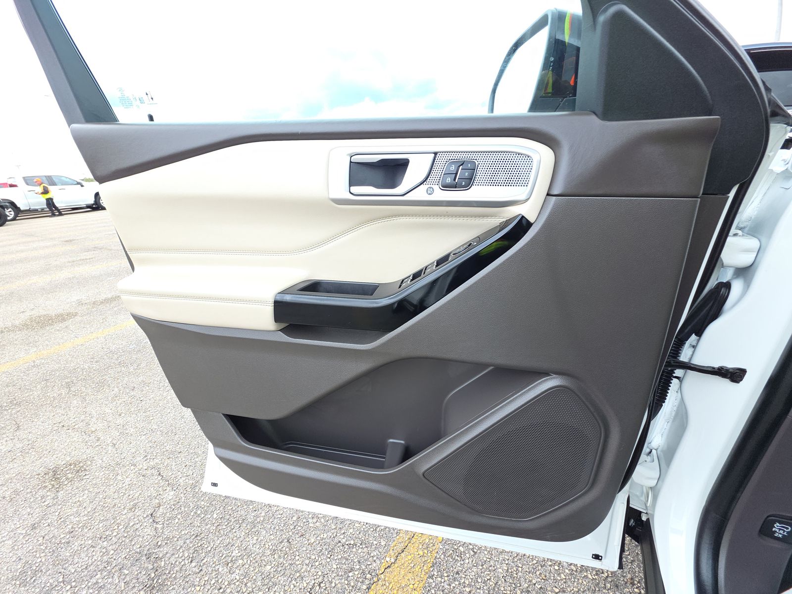 2023 Ford Explorer Hybrid Platinum AWD