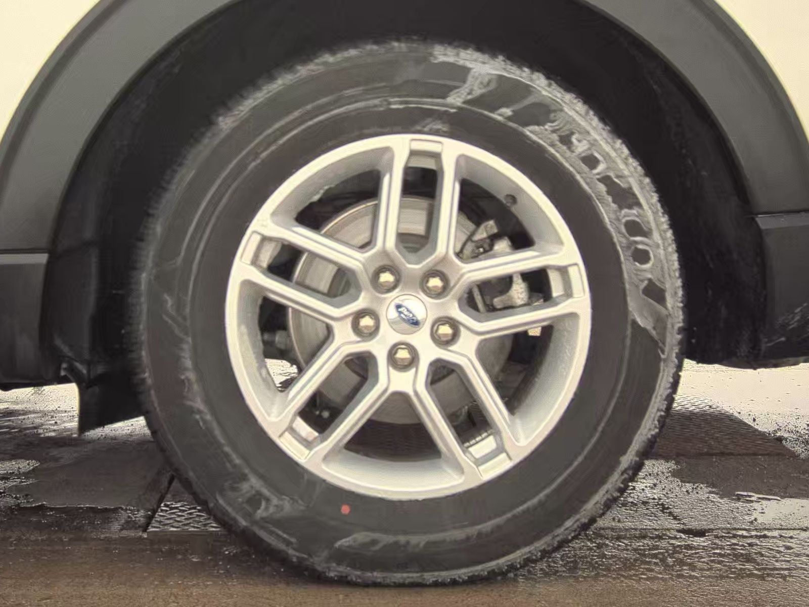 2025 Ford Explorer Active RWD