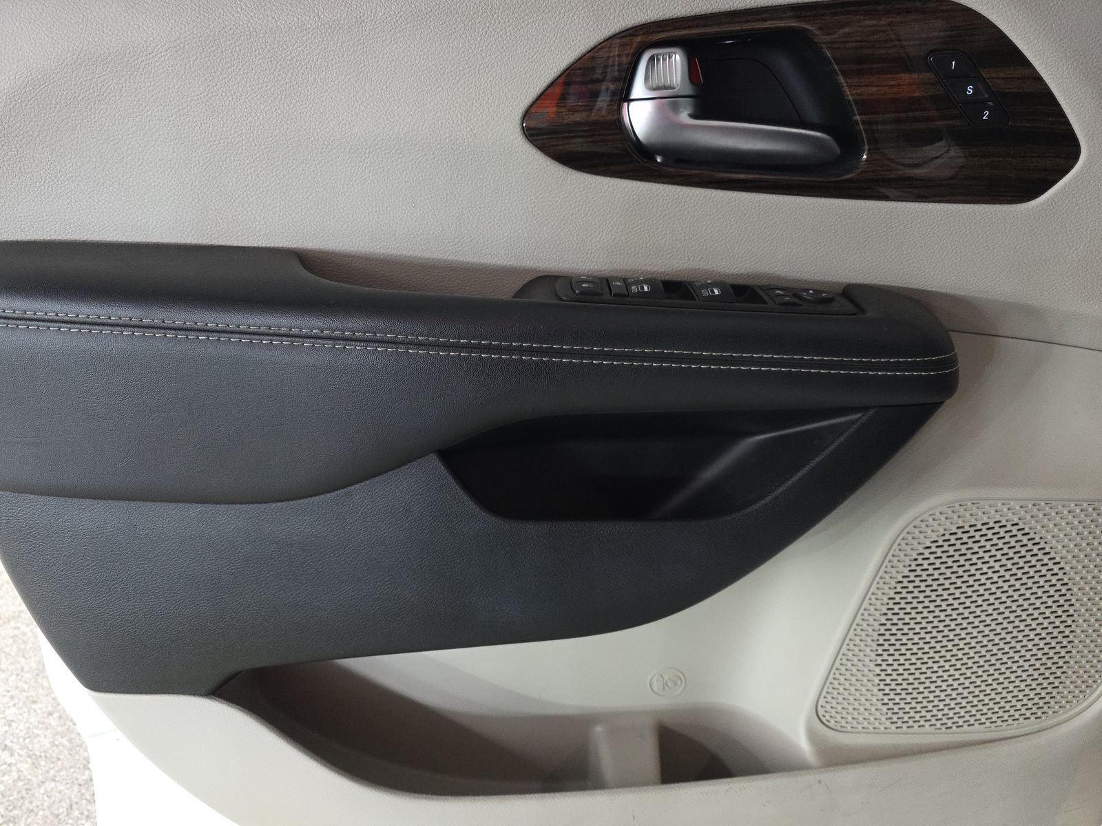 2023 Chrysler Pacifica Limited FWD