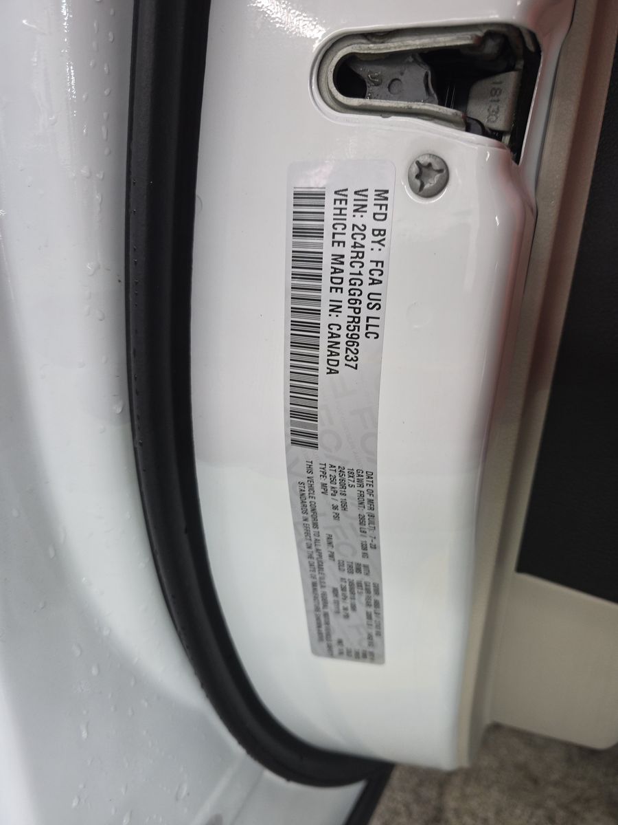 2023 Chrysler Pacifica Limited FWD