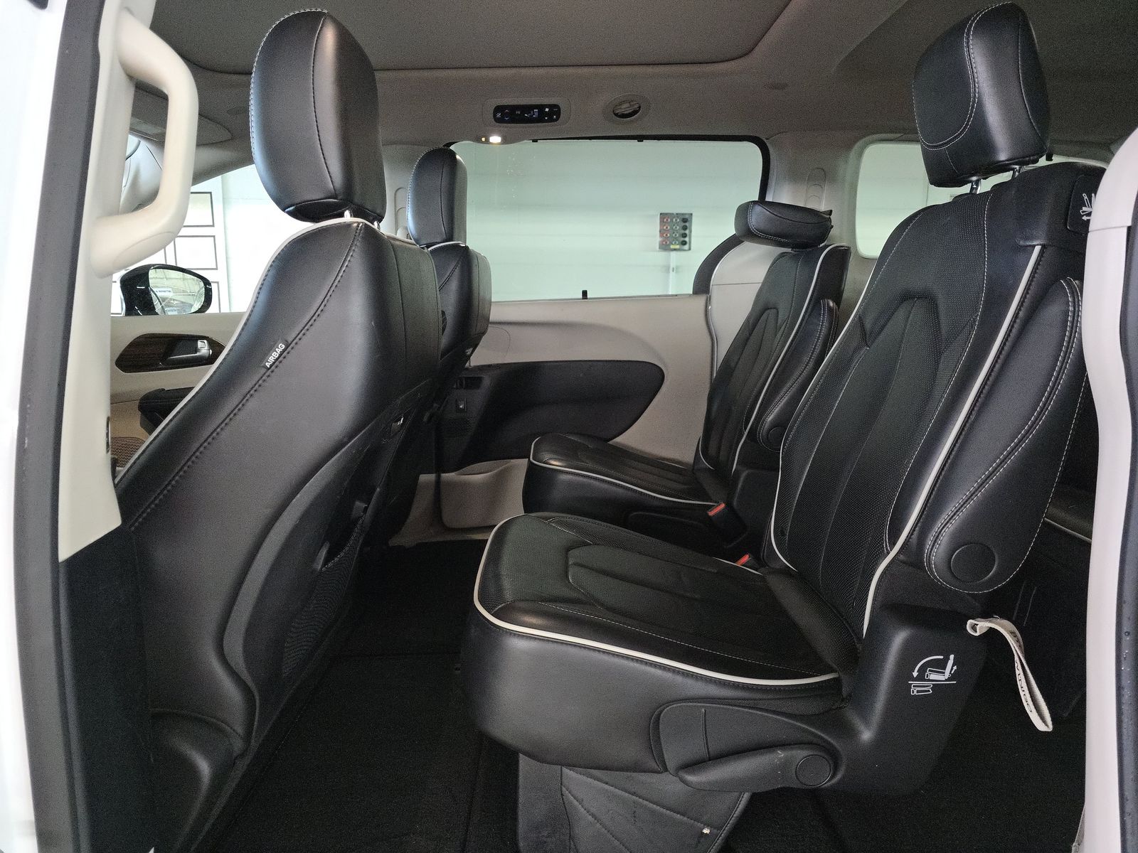 2023 Chrysler Pacifica Limited FWD