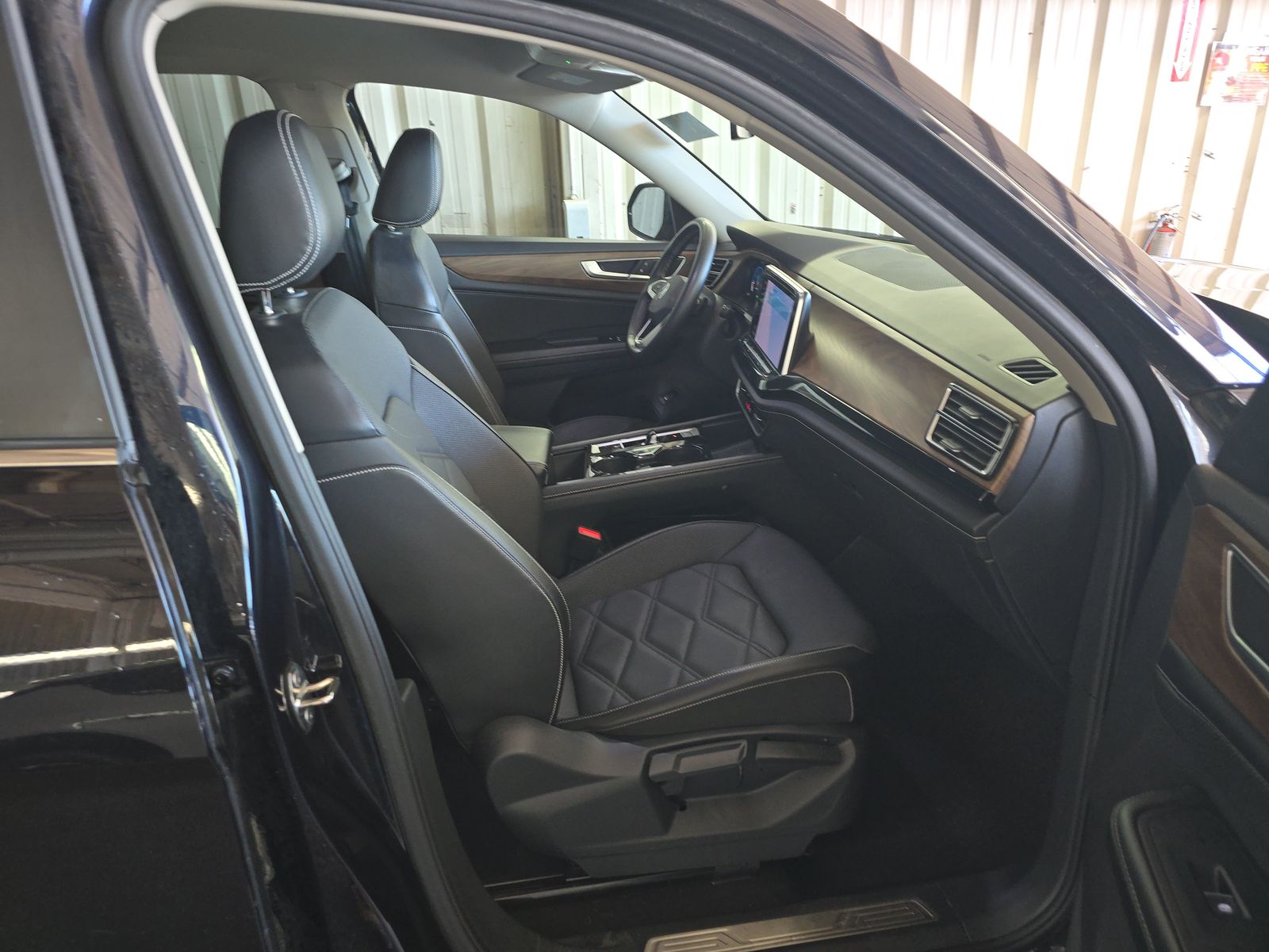 2024 Volkswagen Atlas 2.0T SE AWD