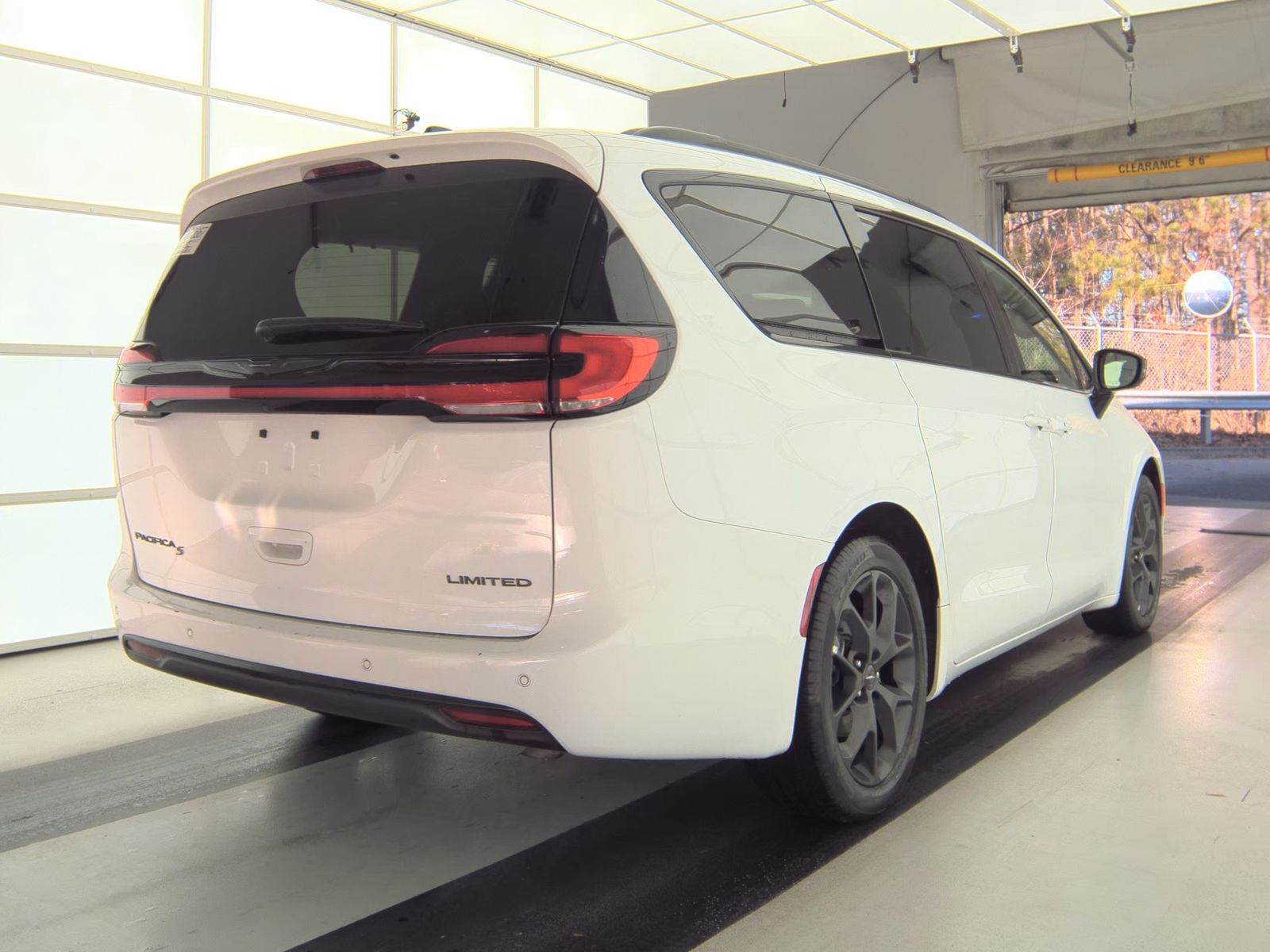 2025 Chrysler Pacifica Limited FWD