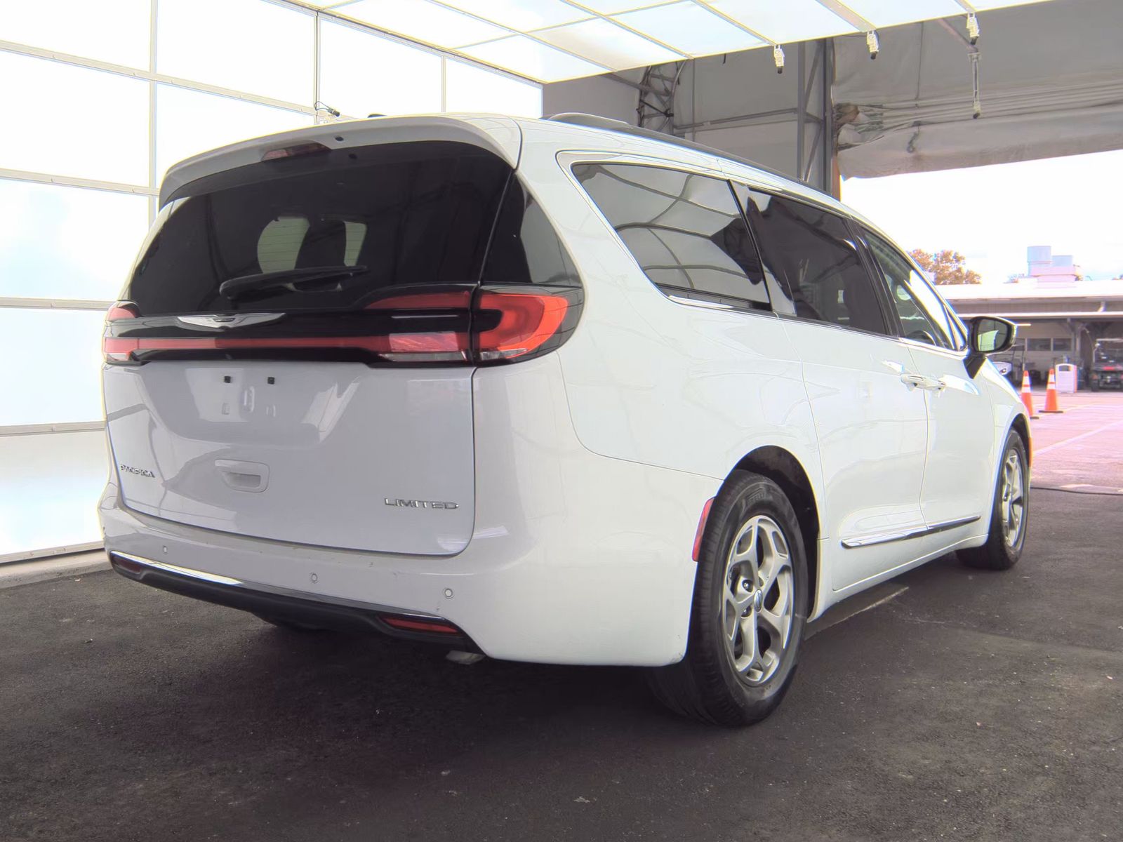 2023 Chrysler Pacifica Limited FWD