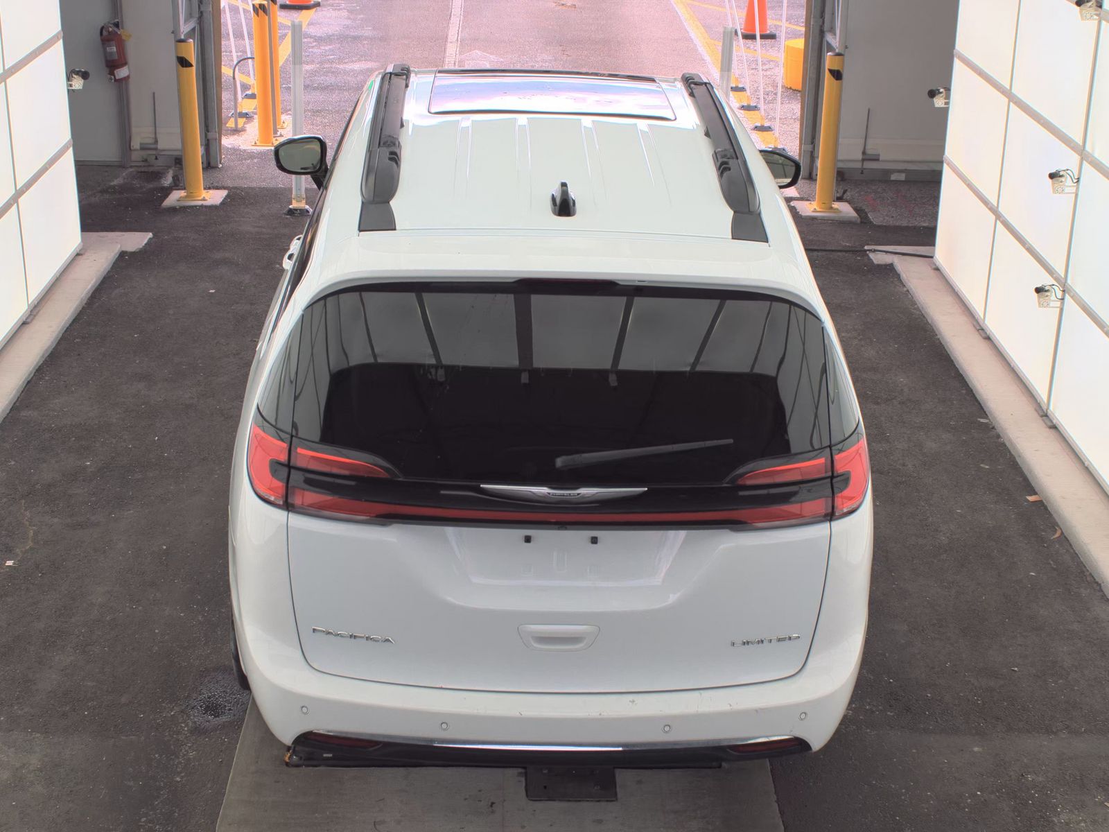 2023 Chrysler Pacifica Limited FWD