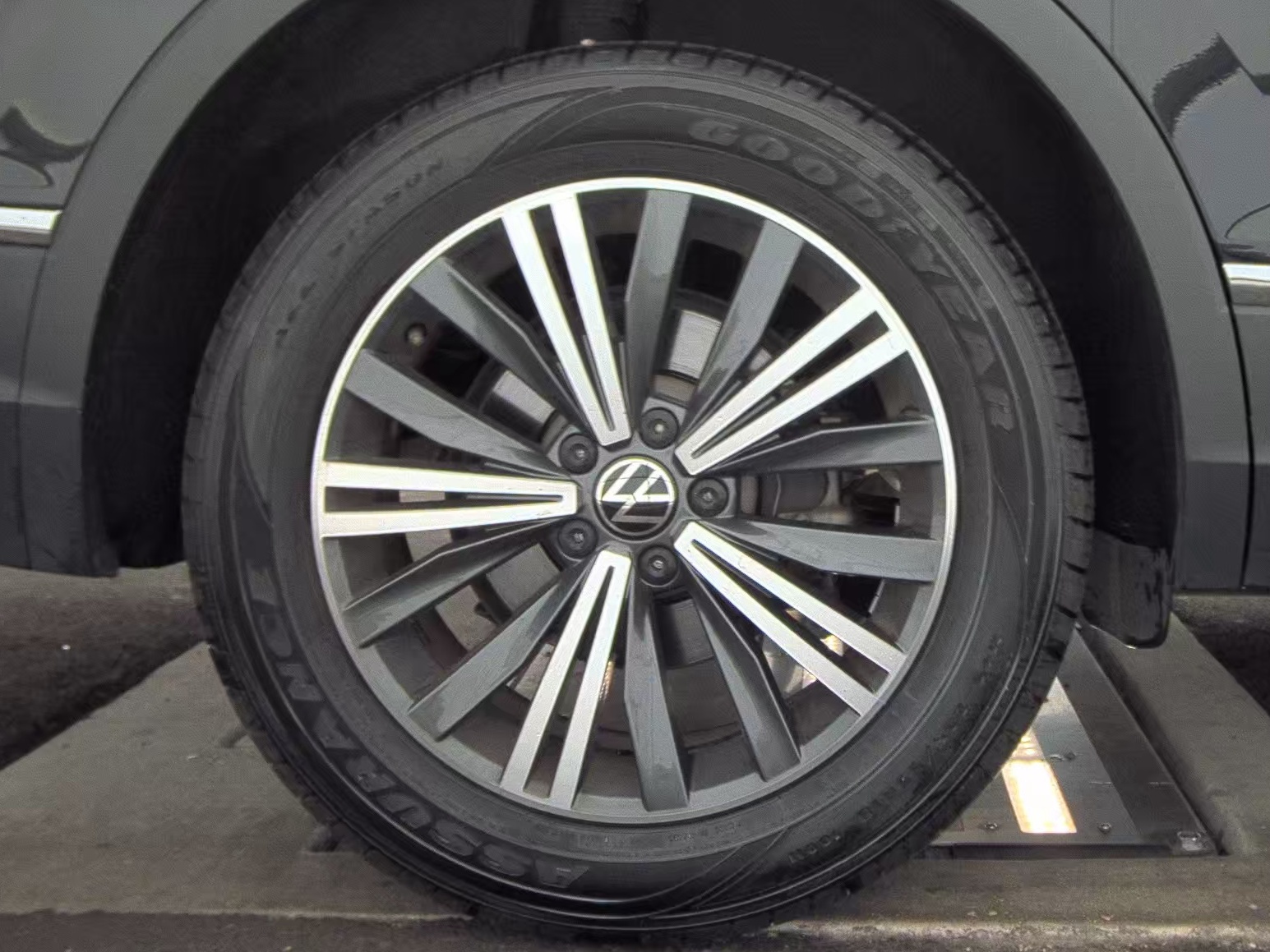 2024 Volkswagen Tiguan 2.0T Wolfsburg Edition FWD