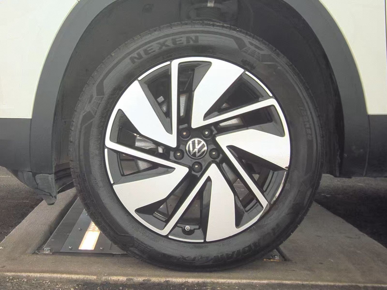 2024 Volkswagen Atlas 2.0T SE FWD