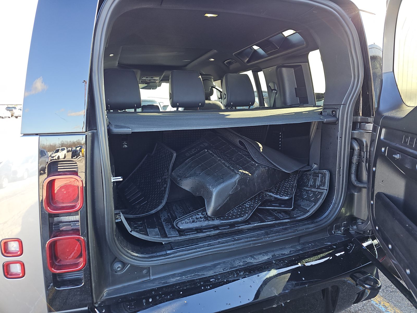 2024 Land Rover Defender 110 X-Dynamic SE AWD