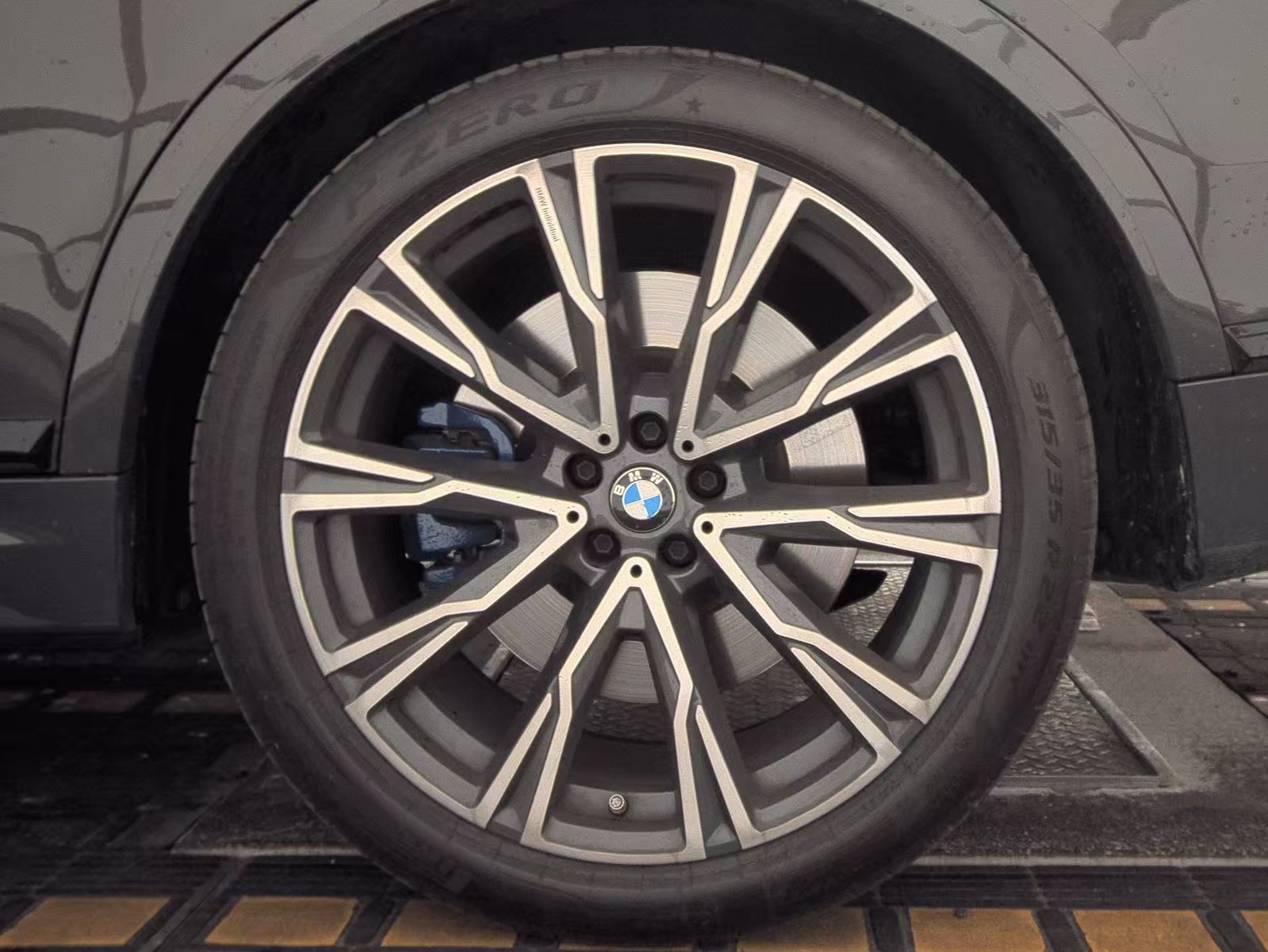 2022 BMW X7 M50i AWD