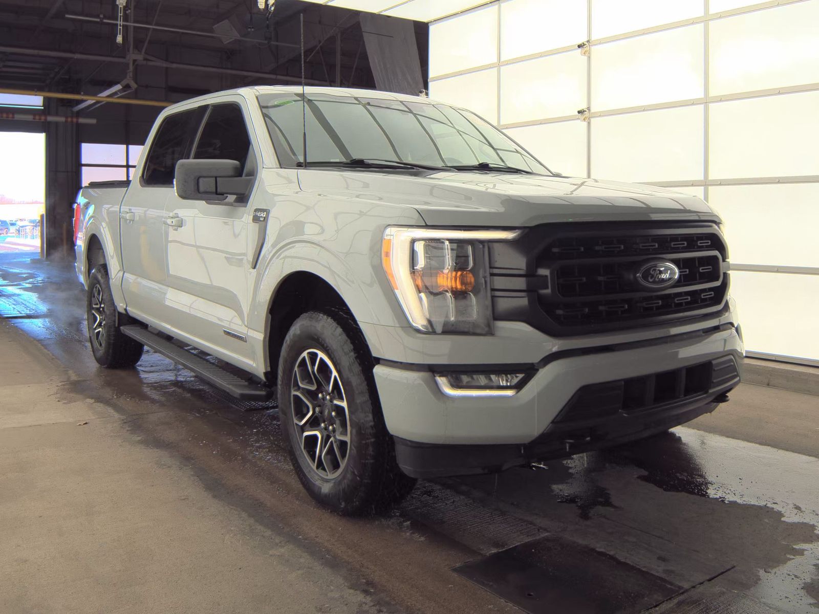 2023 Ford F-150 Hybrid XLT AWD