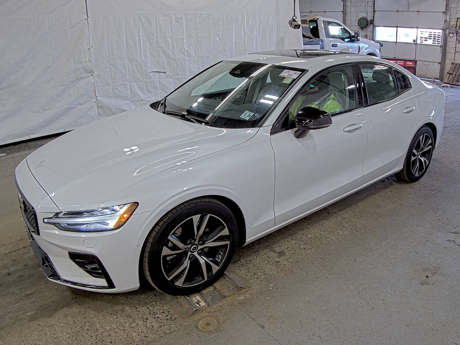 2024 Volvo S60 B5 Plus AWD