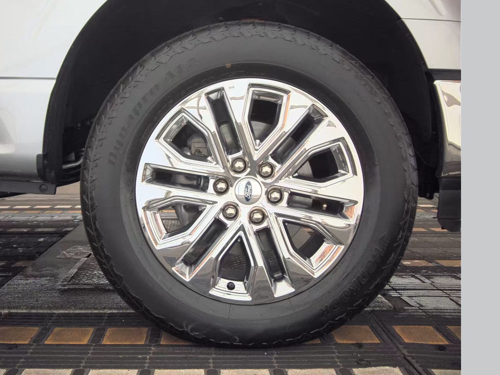 2025 Ford F-150 Hybrid Lariat AWD