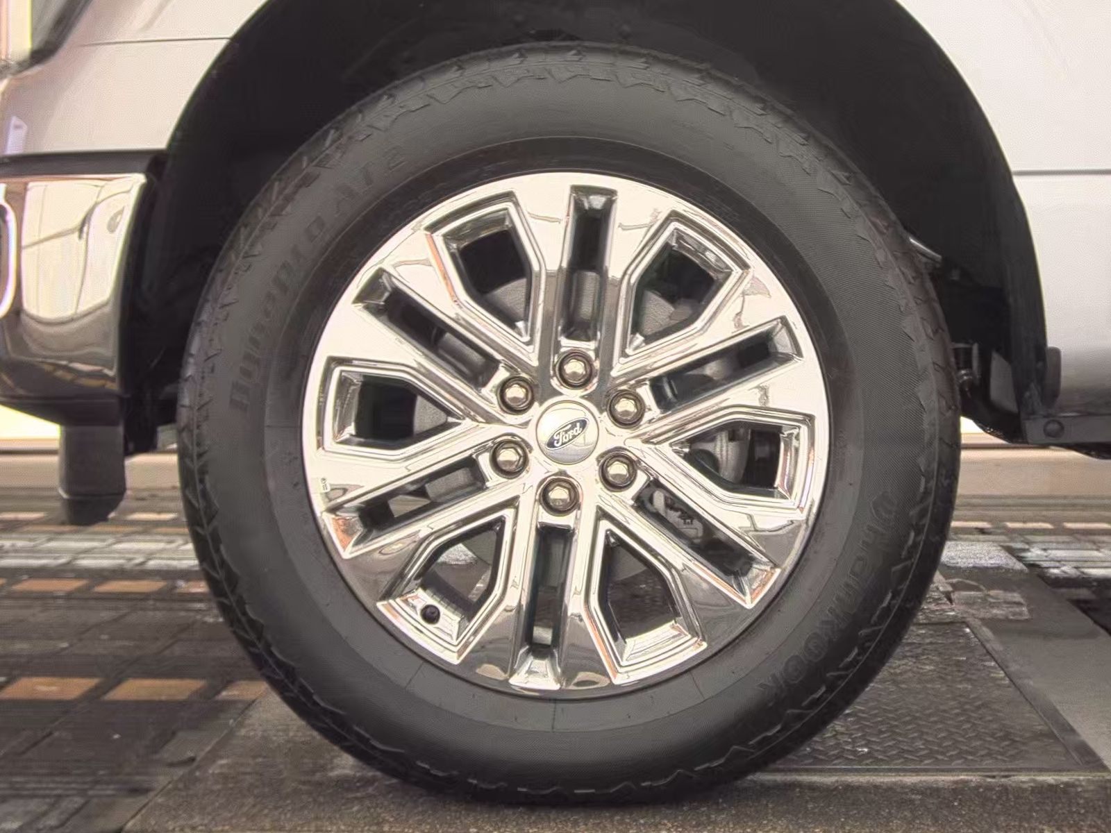 2025 Ford F-150 Hybrid Lariat AWD